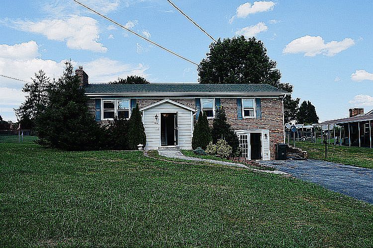 1st image of 114 Greenbriar Ln