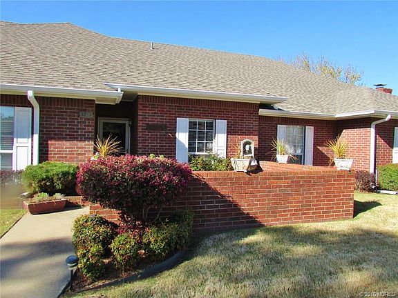 3rd image of 3811 Heritage Pl #6