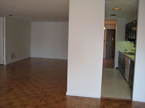 Kitchen - Dining area