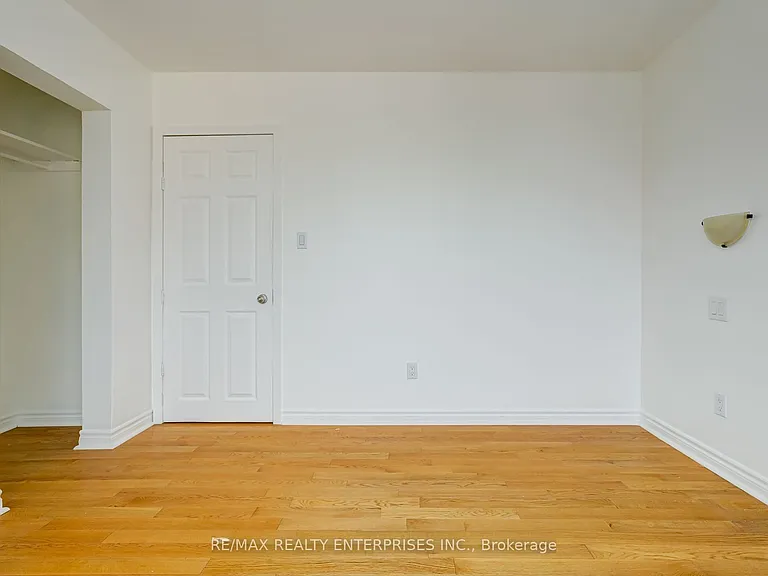 488 Logan Ave — Photo 9