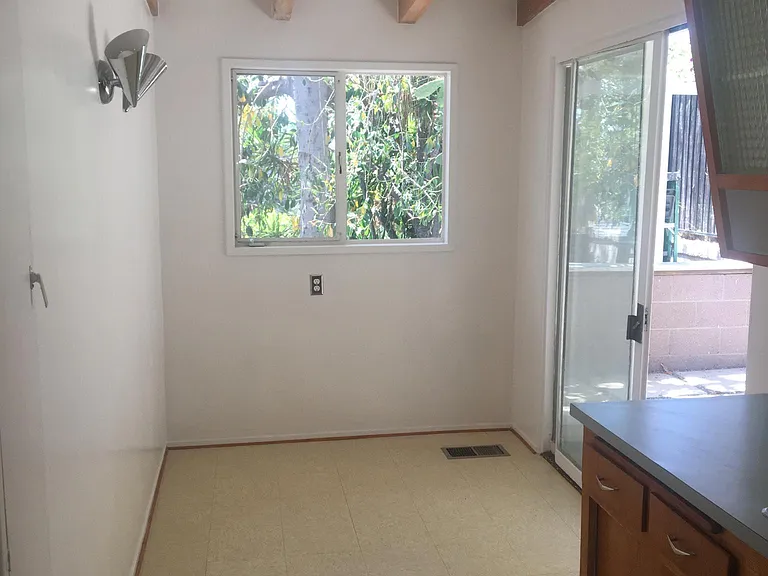 3310 Effie St — Photo 4
