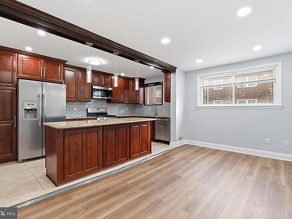 5th image of 3728 W Country Club Rd