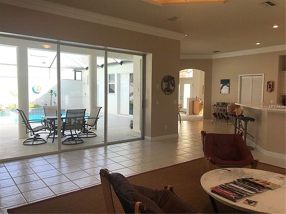 4th image of 2303 Oasis Dr