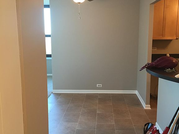 Dining Area and Breakfast Bar