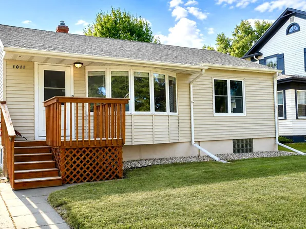 1011 N 1st St, Aberdeen, SD 57401