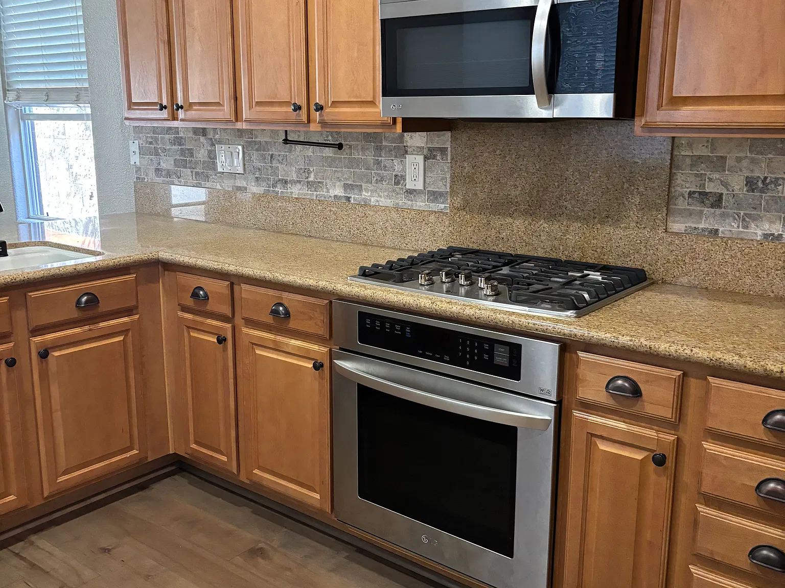 4 bed, 2.5 bath, 2104 sqft, $4,475 — Photo 4