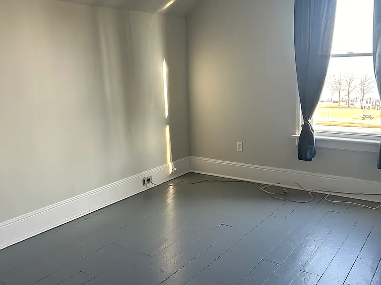 1421 Lakeshore Rd — Photo 7