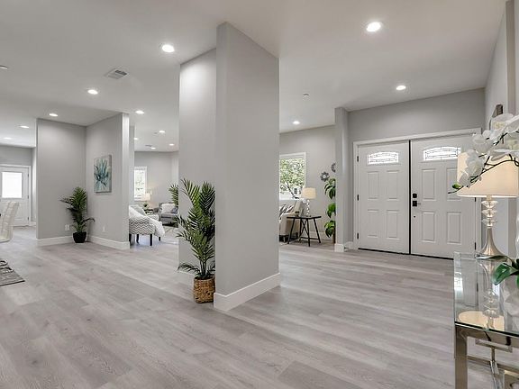 4th image of 830 Tamarack Ln