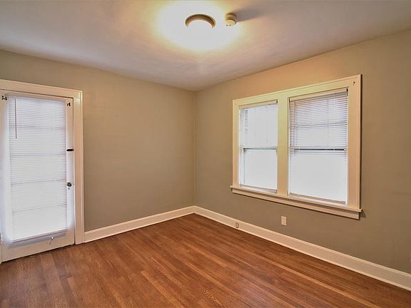 5th image of 1625 Victoria Ave