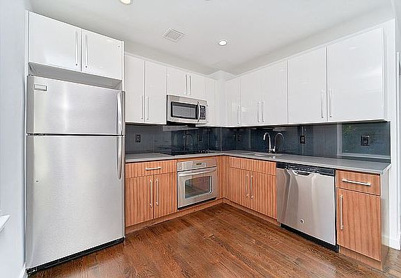 3rd image of 1209 Dekalb Ave APT 324