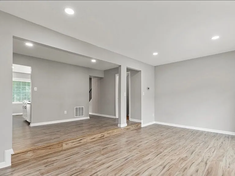 McFarland Dr — Photo 9