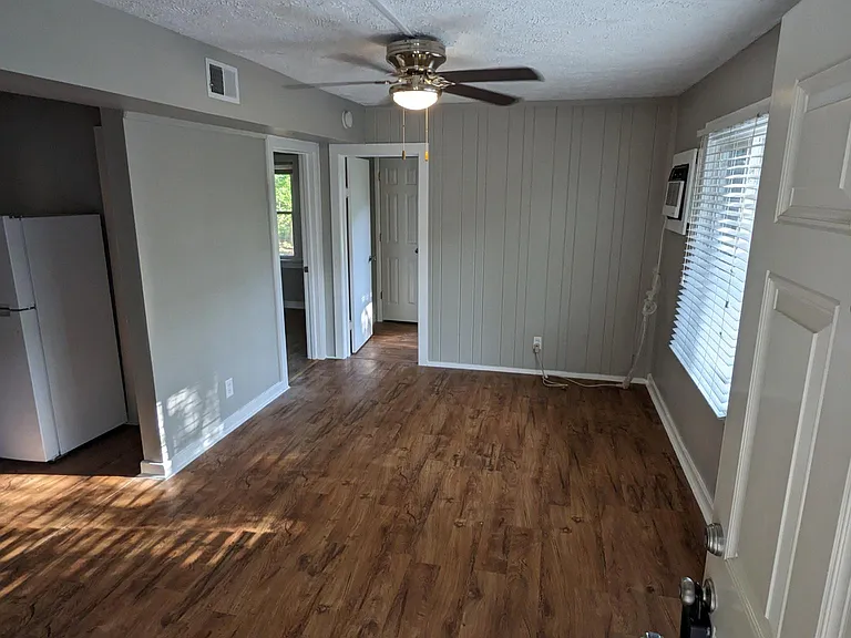 406 E Iowa St #2 — Photo 5