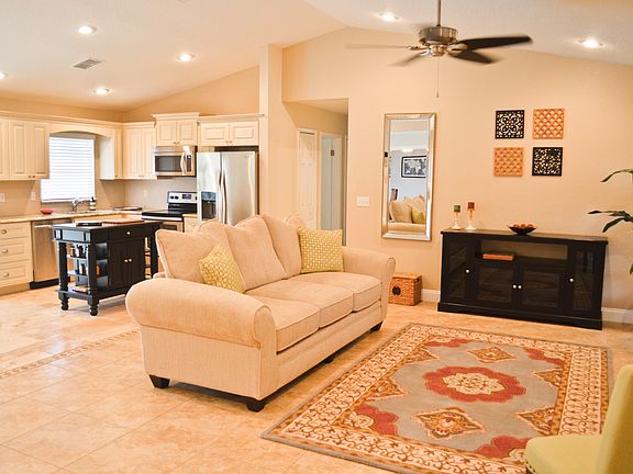 4th image of 127 E Berkshire Cir