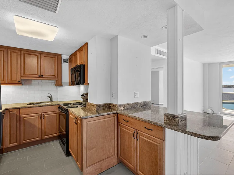 2800 N Flagler Dr #202 — Photo 11