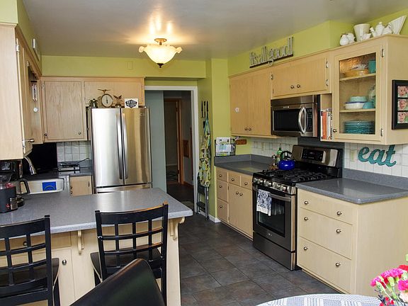 Gourmet Kitchen view 1