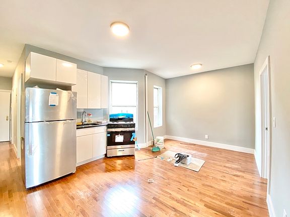 2nd image of 22 Saint Nicholas Pl #51A