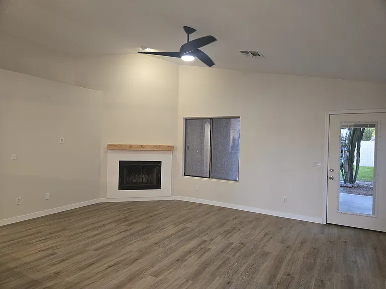 1736 E Palomino Dr — Photo 3