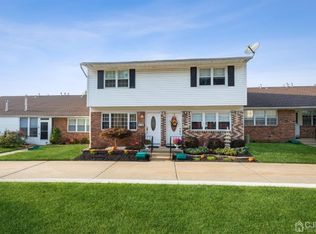 8 Hawaii Ct, Matawan, NJ 07747