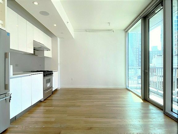 4th image of 434 Albee Sq #4B