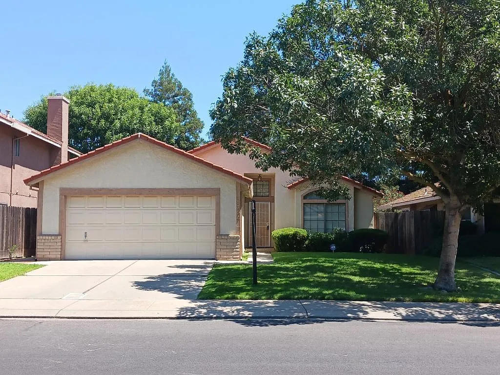 Bergen Dr, Modesto — Photo 1