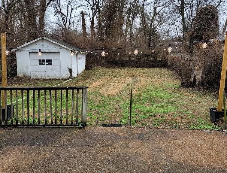 1004 Gillock St — Photo 11