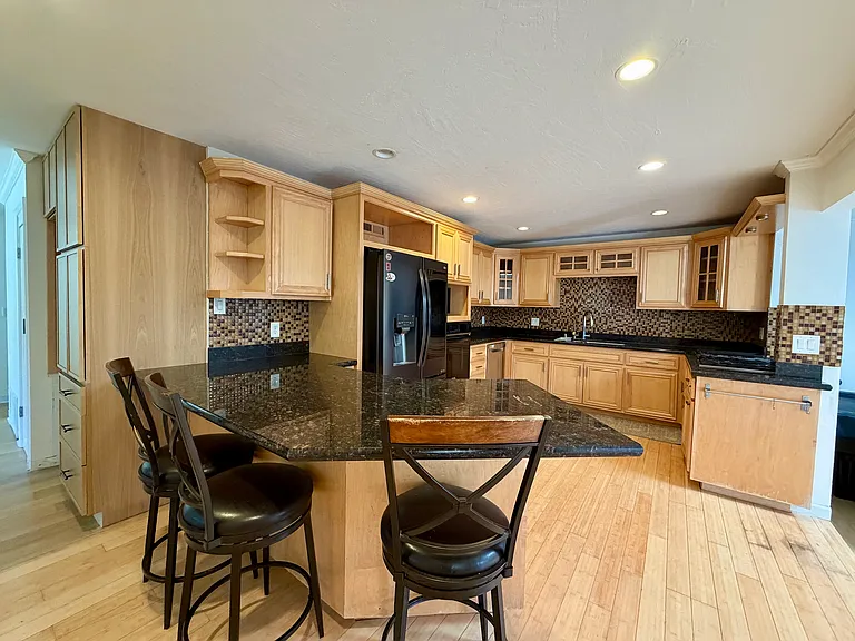 395 Calero Ave — Photo 2