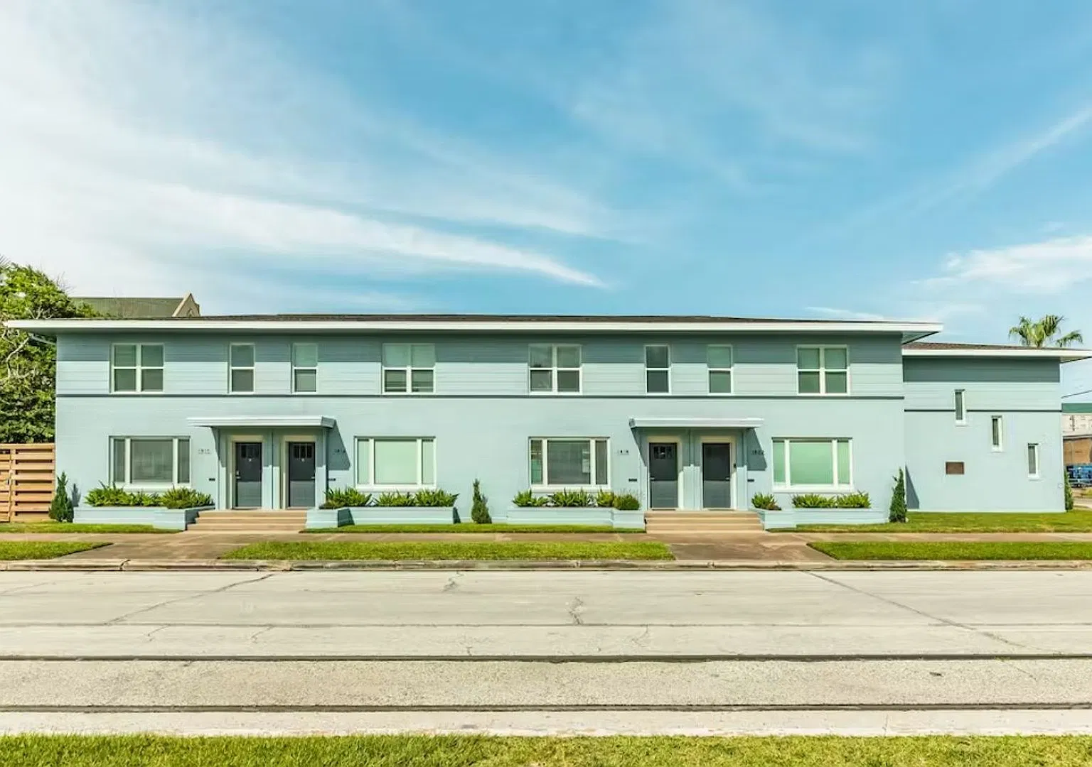 Charming 2-Bedroom, 1.5-Bath Home with Appliances Included Galveston, TX — Photo 1