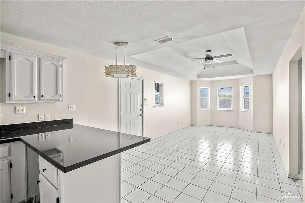 2 bed, 1.0 bath, 893 sqft, $850 — Photo 3