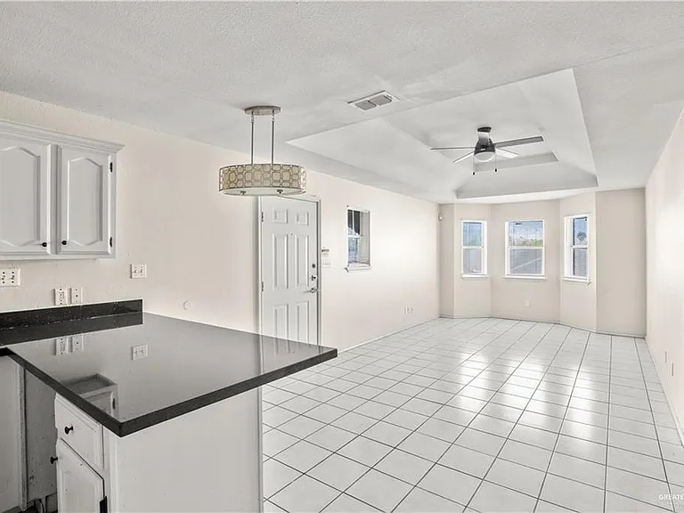 1802 Oasis Ave #202 — Photo 3