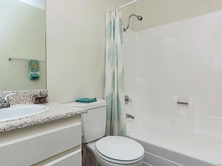 Carlyle Square Apartment Homes — Photo 24