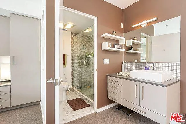 7062 Hawthorn Ave #305 — Photo 12