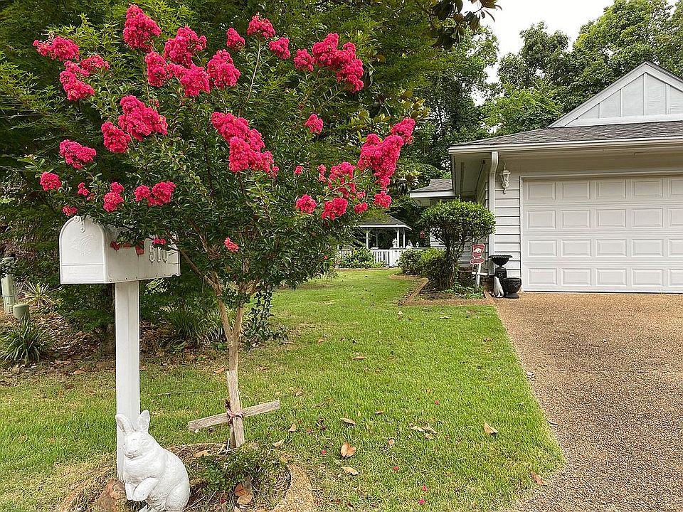 1st image of 510 Rolling Oaks Dr
