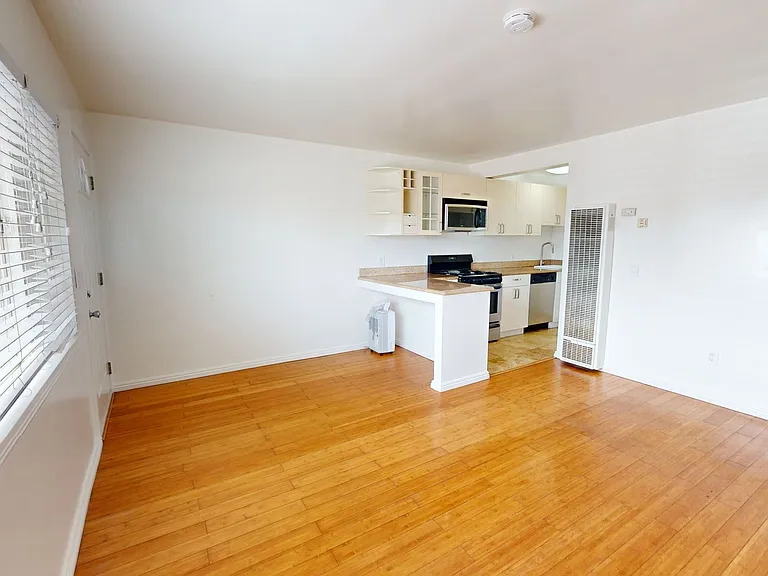 100 Palm Ave — Photo 1