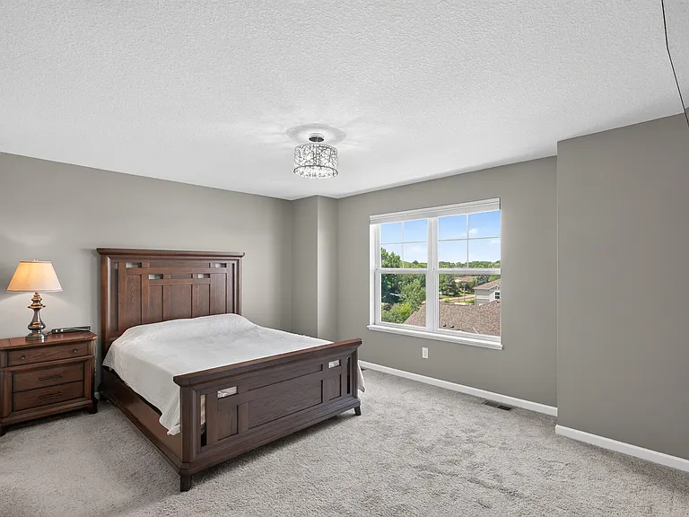 2193 Heritage Ln N — Photo 16