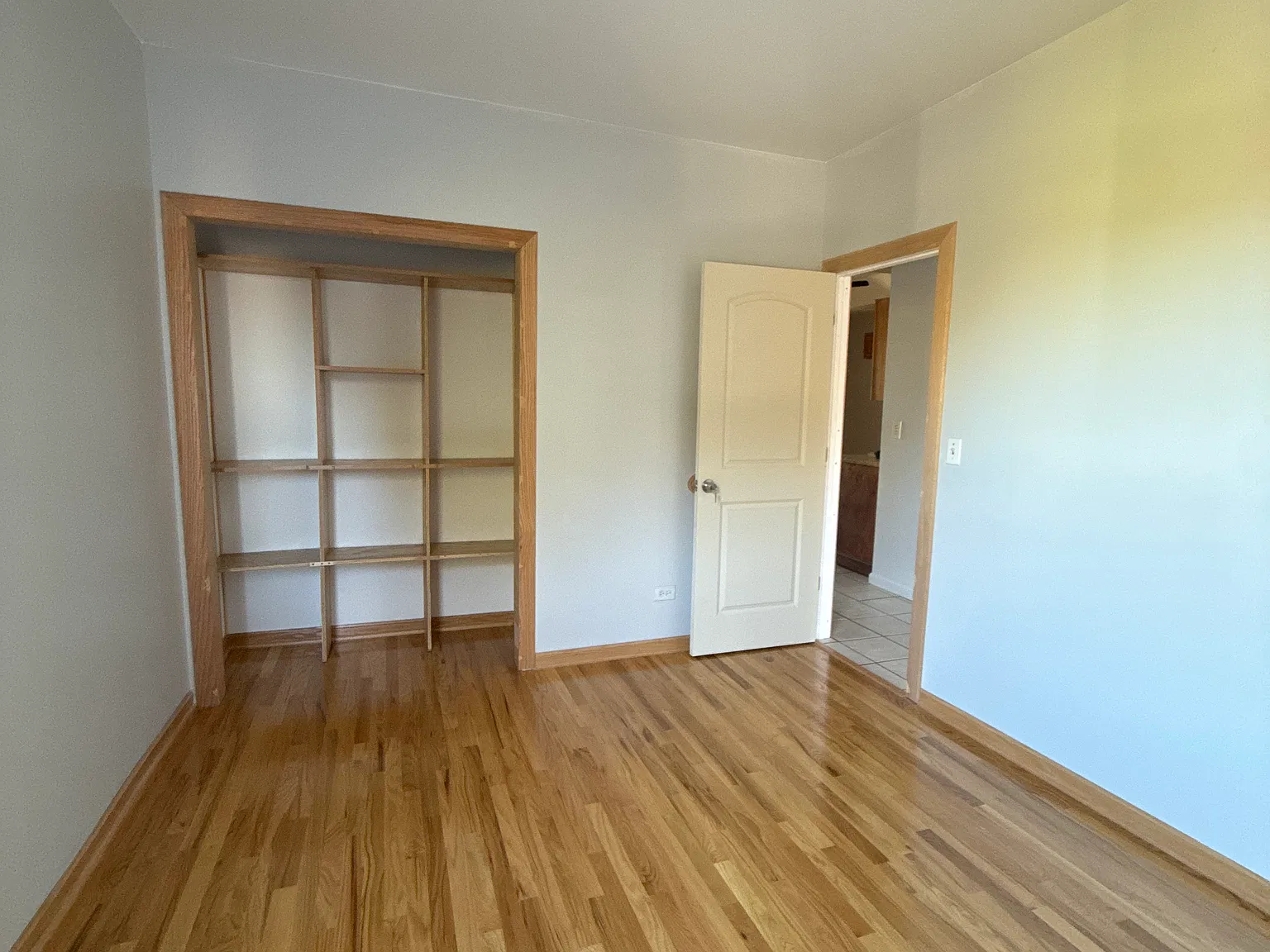 3 bed, 900 sqft, $1,700 — Photo 4