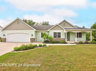 9983 Garner Ln, Freeland, MI 48623