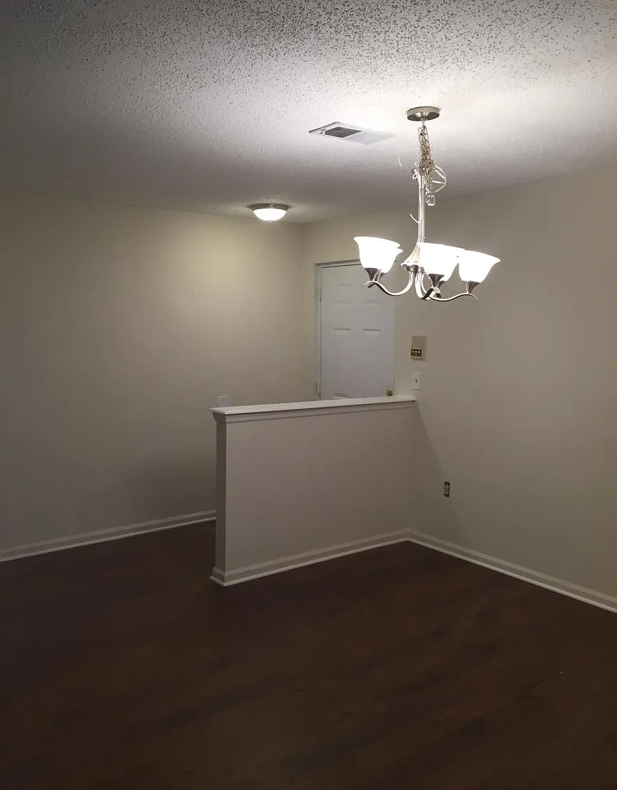 3 bed, 1300 sqft, $3,000 — Photo 4
