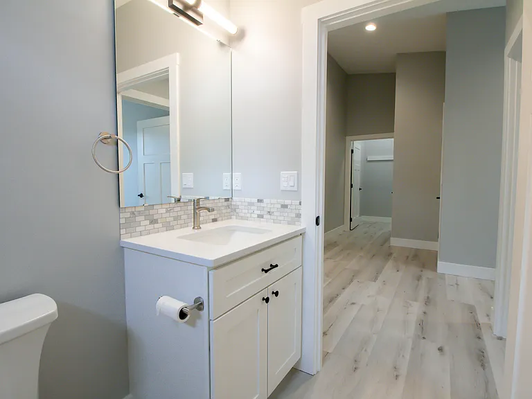 1037 SE Date Ave — Photo 15
