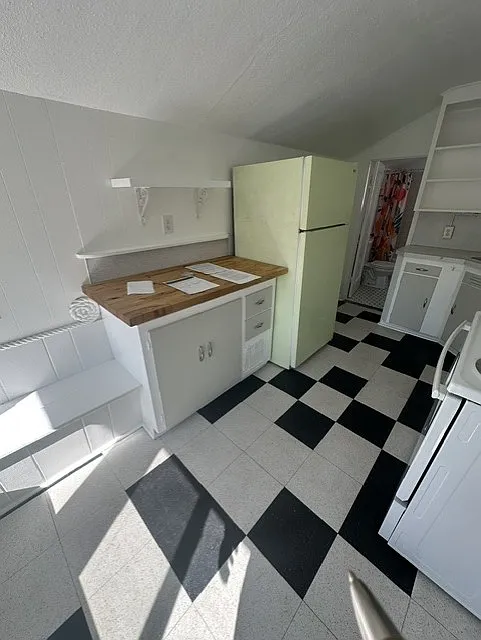 2 bed, 800 sqft, $2,200 — Photo 3