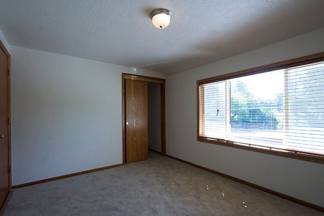 2nd image of 3913 E McLoughlin Blvd