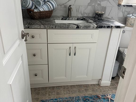 2nd image of 584 Bay Esplanade APT 3