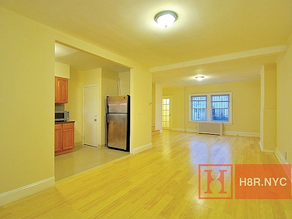 4th image of 16017 84th Ave #1