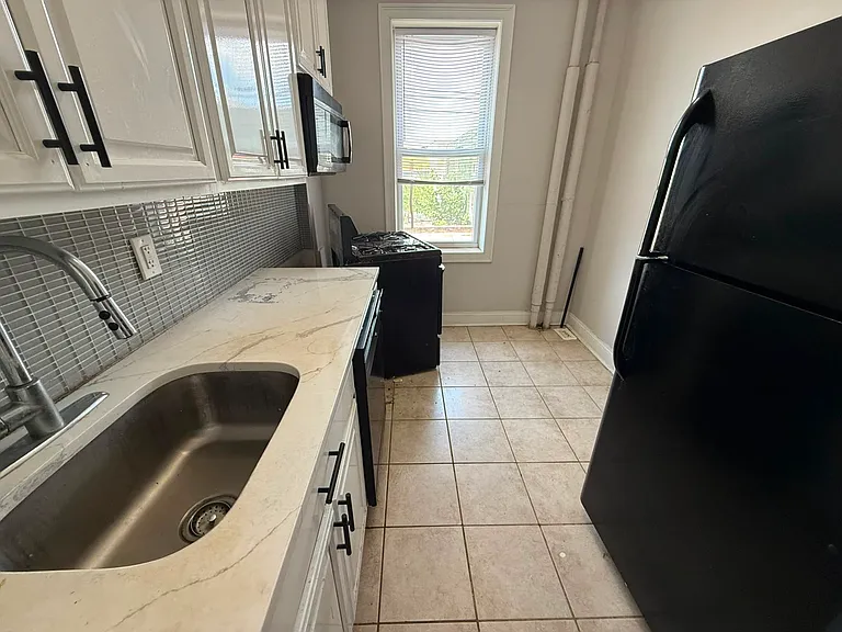 1060 Westside Ave #33E — Photo 2