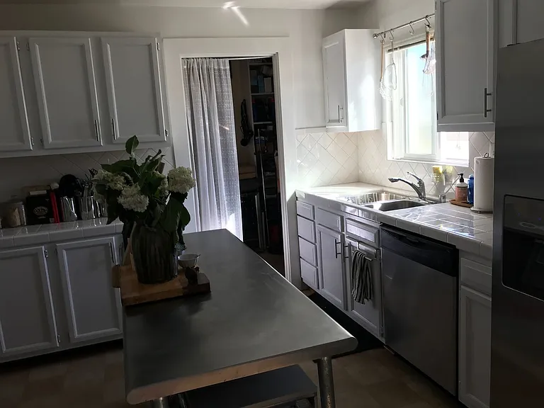 208 4th Ave — Photo 16
