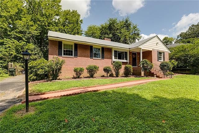 1st image of 1907 Cedarhurst Dr