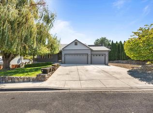 215 W 53rd Ave, Kennewick, WA 99337