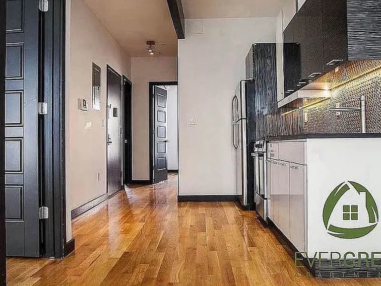 957 Kent Ave #3G — Photo 2