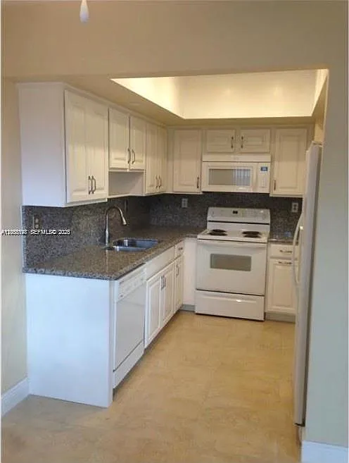 Greenglades Condo No 17 — Photo 2
