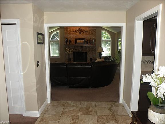 3rd image of 303 Deer Creek Dr