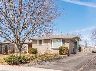 5 Arbutus Cres, Hamilton, ON L8J1M6